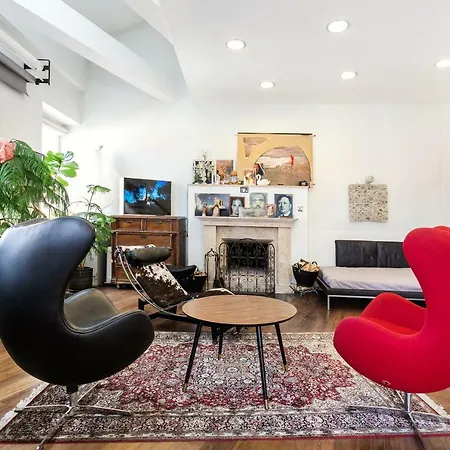 Stylish & Arty Loft In By Houseys Διαμέρισμα