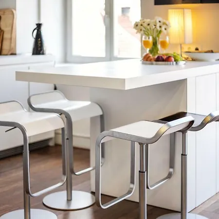 Stylish & Arty Loft In By Houseys Butas