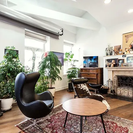 Stylish & Arty Loft In By Houseys Διαμέρισμα *