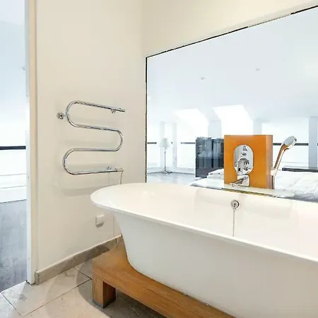 Stylish & Arty Loft In By Houseys *