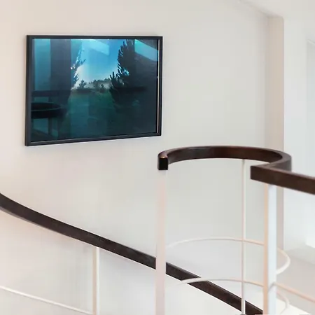 Stylish & Arty Loft In By Houseys